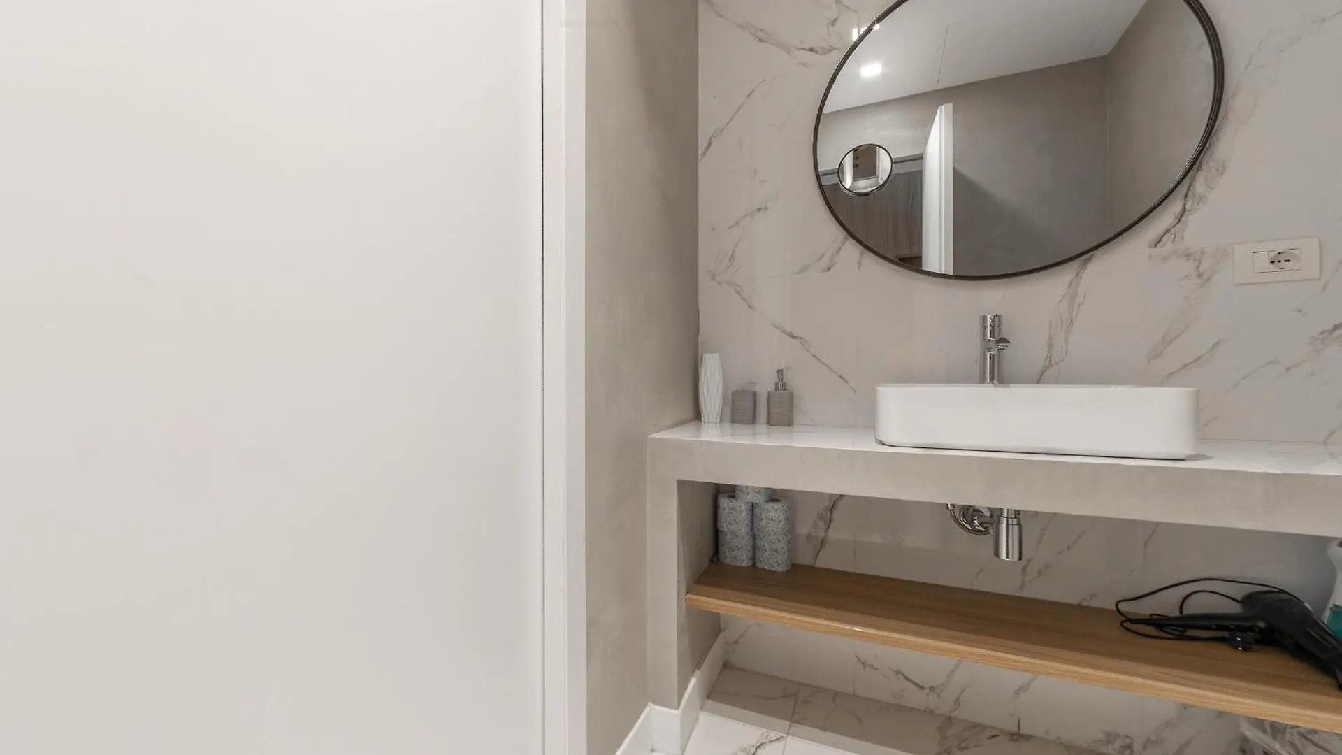 Milan Downtown Apartments 0*,  Italy